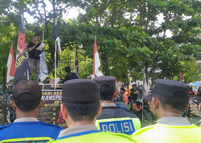 Bawa 5 Tuntutan, Seratusan Driver Ojol di Tegal Datangi Gedung DPRD