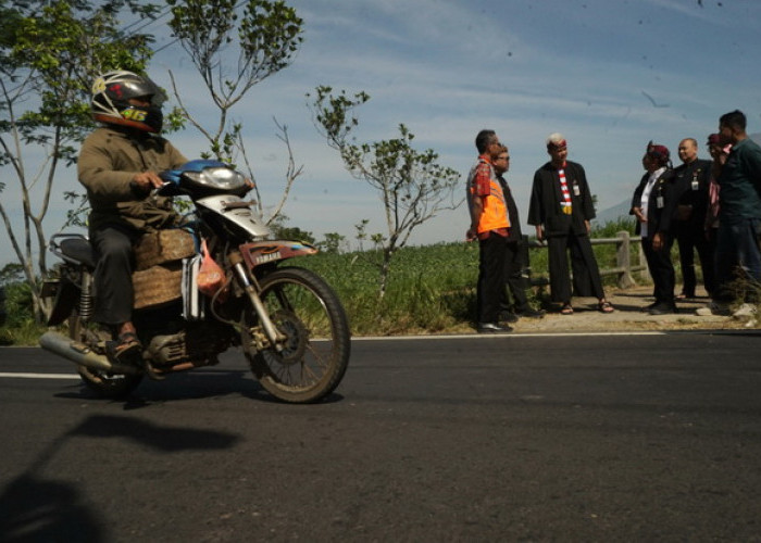 Cek Perbaikan Jalan Jumo-Muntung Temanggung, Ganjar Minta Operasi Penegakan Hukum Pengguna Jalan