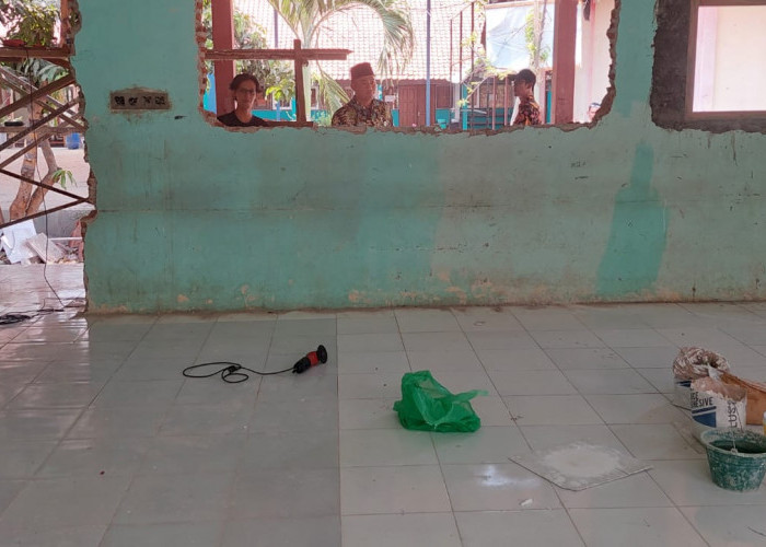 Proyek Rehab Ruang Kelas di SMPN 1 Kramat Disidak, Komisi IV DPRD Kabupaten Tegal Temukan Hal Janggal
