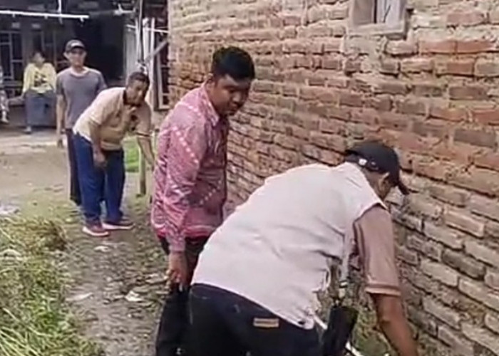 Dinperwaskim Brebes Respon Cepat Tangani Kakak Beradik yang Tinggal di RTLH