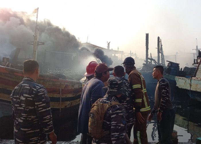 Sebabkan Kerugian Hingga Rp150 Miliar, Polda Jateng Selidiki Peristiwa Kapal Terbakar di Pelabuhan Tegal