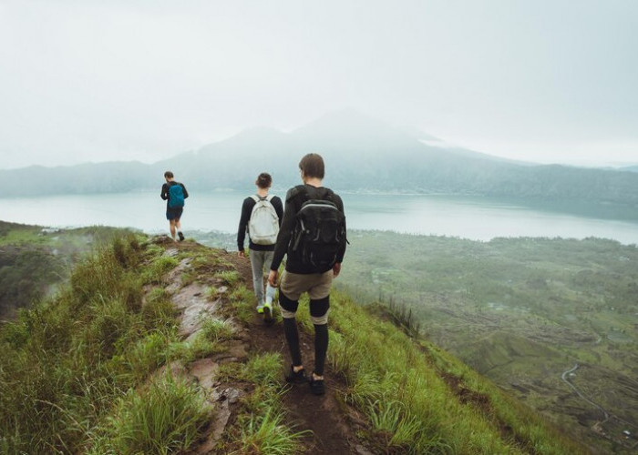 5 Tempat Hiking di Jawa Tengah Ramah untuk Pemula dan Tips Mendaki