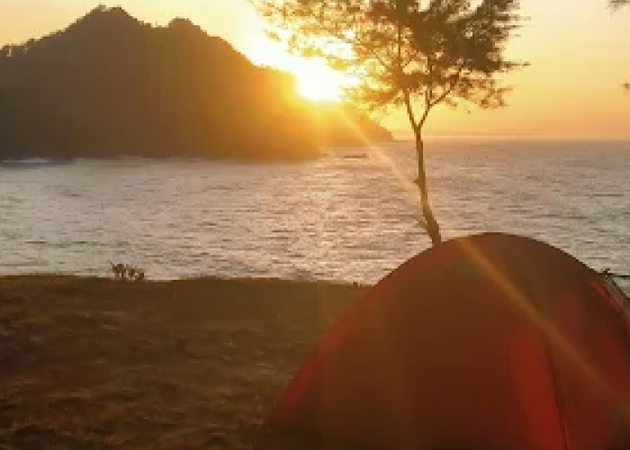 8 Spot Camping Pinggir Pantai di Jawa Tengah 2025, Cocok untuk Healing & Liburan Seru