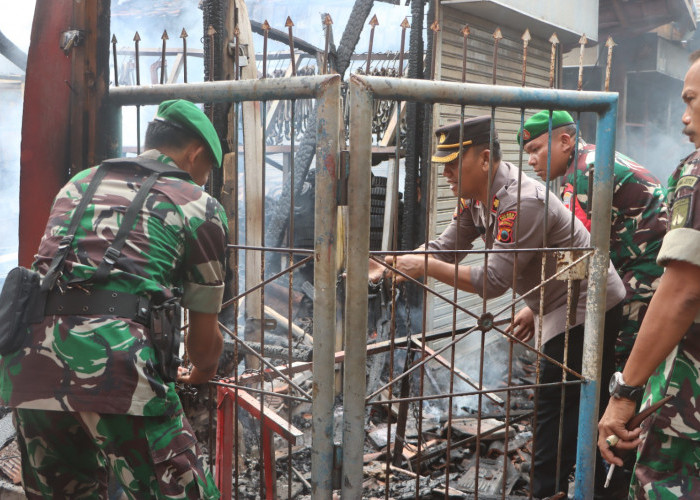 Diwarnai Insiden Petugas Damkar Kunduran Truk Pemadam, Kebakaran 12 Kios di Pasar Loak Tegal Diselidiki