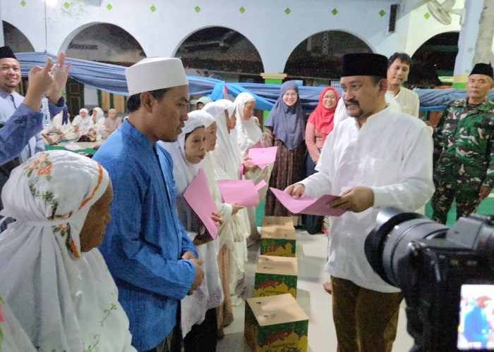 Tarhim di Comal, Bupati Pemalang Salurkan Bantuan untuk Warga Pecangakan