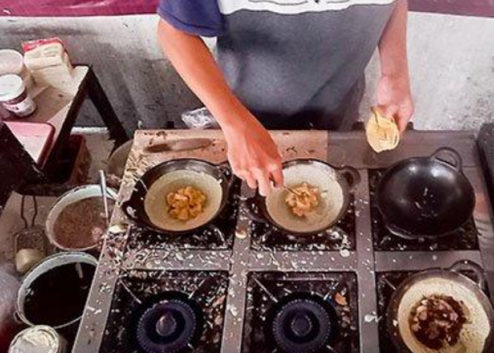 Review Jajanan Tradisional Kue Leker Gajahan Mbah Rusmani yang Masih pakai Arang!