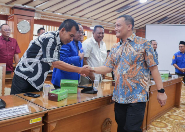 Harga Solar Industri Meroket Kapal Nelayan Jateng Diikat, Gubernur Janji Kawal Aspirasi ke Pusat