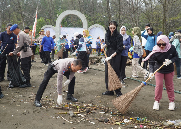 Wali Kota Tegal Ajak Masyarakat Bebersih Lingkungan Mulai dari yang Terkecil