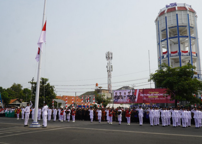 Wali Kota Tegal Pimpin Upacara Detik-detik Proklamasi HUT ke-81 RI di Jalan Pancasila