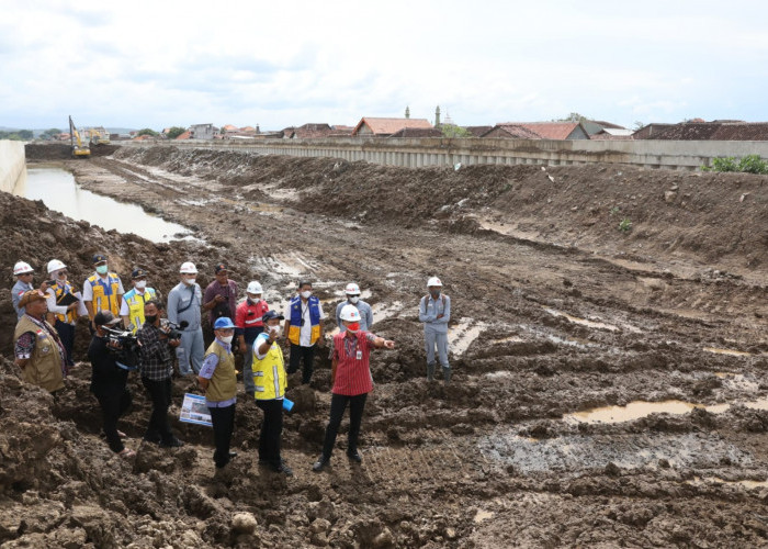 Ganjar Minta BBWS Bikin Tanggul Sementara untuk Cegah Banjir di Mangkang Wetan