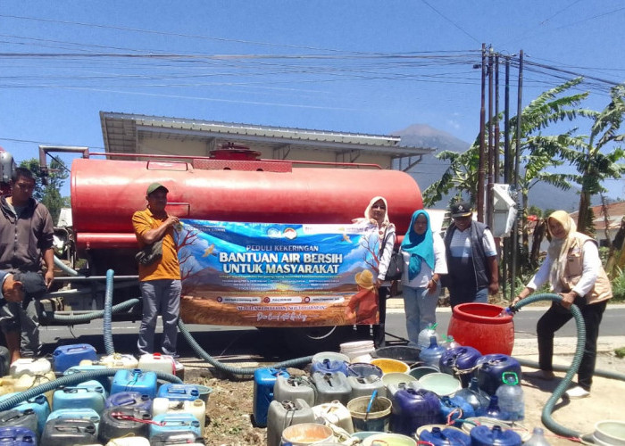 Peduli Kekeringan, Kecamatan Comal Salurkan Bantuan Air Bersih ke Warga Belik dan Gombong