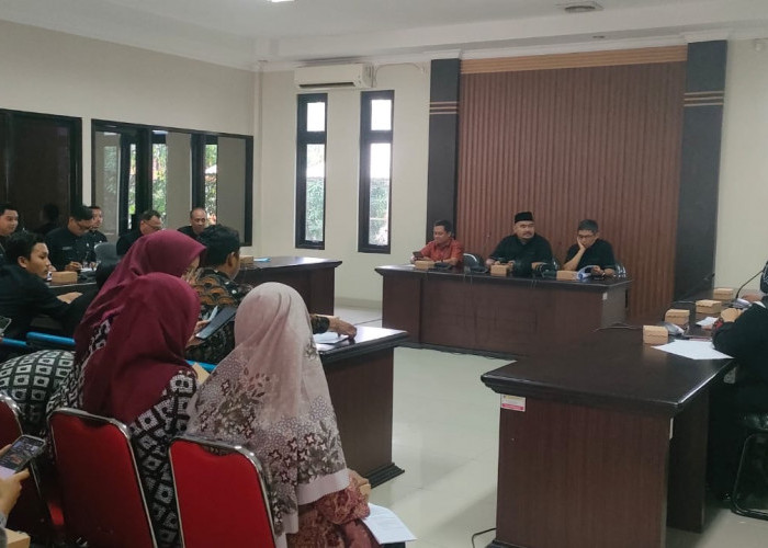 Tuntut Kejelasan Status, Honorer Non-Database Brebes Ngadu ke DPRD 