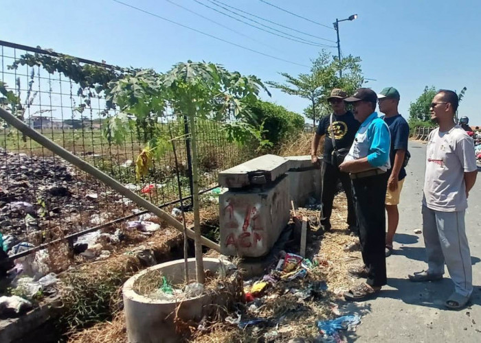 Warga Sidakaton Tegal Swadaya Sewa 48 Truk DLH untuk Angkut Gunungan Sampah TPS3R Mangkrak
