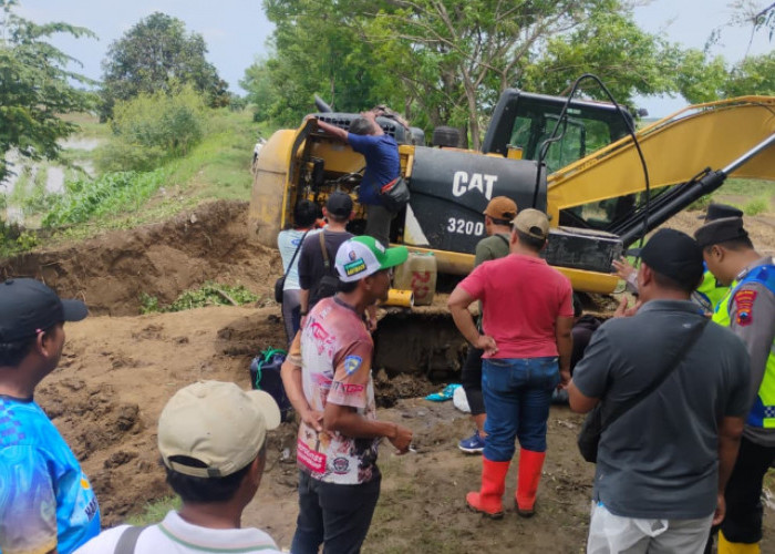 Penanganan Tanggul Sungai Pemali yang Jebol, Alat Berat Diterjunkan