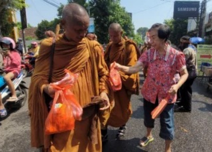Sempat Prank Habib Luthfi, 32 Biksu Thailand Terkesan Sambutan di Kanzus Sholawat Habib Luthfi