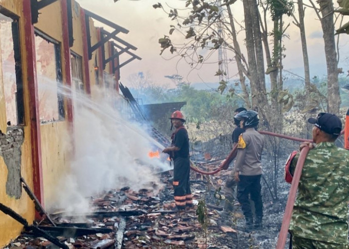 6 Ruangan di SMA 1 Bantarkawung Brebes Hangus Dilahap Api