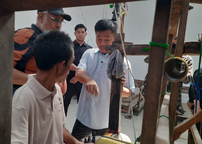 Tembus Ekspor di 12 Negara, Sarung Goyor Asal Tegal Libatkan Ribuan Tenaga Kerja