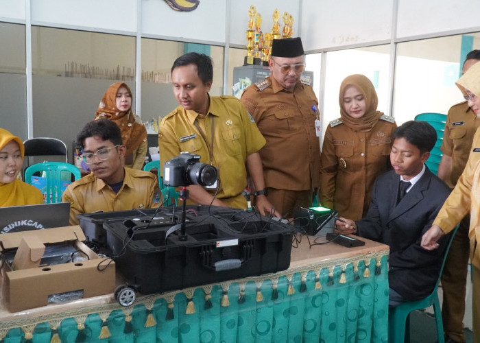 Rekam dan Cetak KTP-el Gratis Masuk Sekolah di Tegal, Pelajar Tak Perlu Antre di Dukcapil