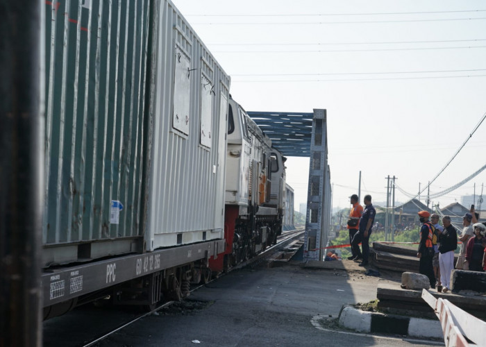 2 Jalur Kereta di Semarang Sudah Bisa Dilewati Pasca Kecelakaan KA Brantas dengan Tronton