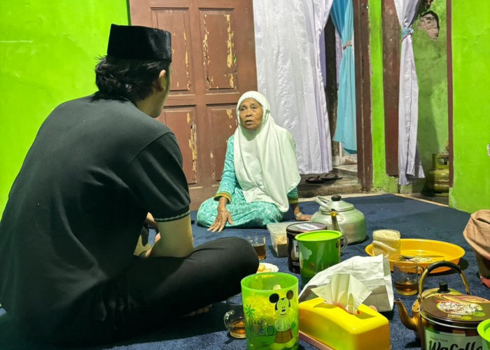 Calon Bupati Tegal Bima Sakti Terima Doa Istimewa dari Tokoh Ini saat Menginap di Rumah Warga