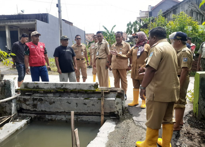 2 Kelurahan Masih Tergenang Air, Pj Sekda Tinjau Warga Korban Banjir di Kota Tegal