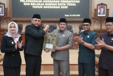 Pertahankan Opini WTP, Wali Kota Tegal Serahkan Raperda APBD 2025 ke DPRD