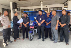 Anggota DPRD Kota Tegal Salurkan Bantuan Armada Pengangkut Sampah