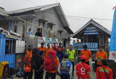 Tim Gabungan Siapkan Evakuasi Pendaki yang Terjatuh ke Kawah Gunung Slamet