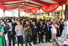 448 Pejabat Pemkab Tegal Dilantik di Tepi Jalan, Bupati Ischak Beri Pesan Keras