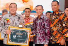 Ajib Ach! Anggota DPRD Brebes Pamor Wicaksono Raih Penghargaan Tokoh Inspiratif