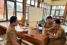 Tim JDIH Brebes Monitoring Pengisian Metadata Website JDIH Desa di Kecamatan Kersana