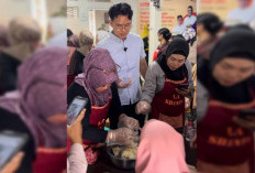 Ibu Rumah Tangga di Tegal Dilatih Bikin Brownies Singkong dan Manfaatkan AI untuk Berjualan Online