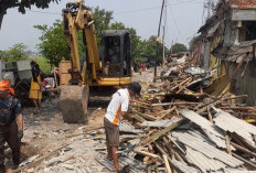 Diduga Jadi Tempat Prostitusi, Puluhan Warung di Kawasan Comal Baru Pemalang Dibongkar