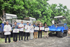 Salurkan Bantuan Sarana Produksi, Bupati Tegal Dorong Modernisasi Pertanian