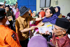 Gubernur Jateng Temui Pengungsi Tanah Bergerak di Tegal, Segera Siapkan Huntara