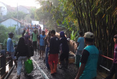 Dana Desa Diefisiensi, Warga Jembayat Kabupaten Tegal Patungan Perbaiki Jalan