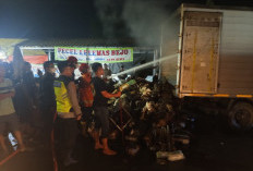 Truk Ekspedisi J&T Cargo Terbakar di Tegal, Sejumlah Barang Rusak