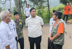 Akses Bojong-Jatinegara Terhambat Tanah Bergerak, BPBD Kabupaten Tegal Imbau Warga Waspada