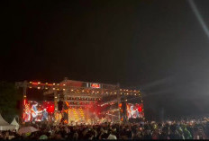 Dramatis! Konser Dewa 19 di Brebes Berlangsung di Tengah Gerimis 