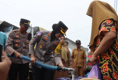 Atasi Kekeringan, Polres Tegal Guyur 25.000 Liter Air Bersih untuk Warga Karangmalang