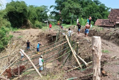 Tanggul Sungai Cisanggarung di Desa Babakan Brebes Longsor, Warga Khawatir Ada Longsor Susulan