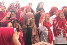 Pertahankan Tradisi, 250 Pedagang Pasar di Tegal Gelar Upacara Bendera