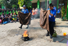 Edukasi Keselamatan, Ratusan Siswa SMP Ma'arif NU Dukuhwaru Tegal Digembleng Damkar