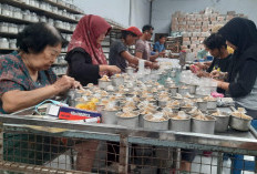 Imlek Masih Sebulan Lagi, Produsen Kue Keranjang di Tegal Mulai Berproduksi