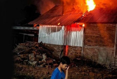 Diduga dari Tungku, Pabrik Kerupuk Rumahan di Tegal Terbakar Tengah Malam