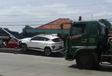 Kecelakaan Tunggal Terjadi di Pantura Tanjung-Brebes, Mobil Listrik Tabrak Tiang Lampu