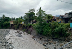 Tebing Sungai Keruh Kritis, Longsor Masih Terus Terjadi