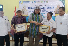 Perpusnas Beri Penghargaan kepada Ketua Forum TBM Brebes