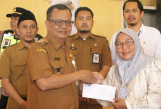 Pemkab Brebes Berikan Insentif ke Pegiat Keagamaan di Larangan