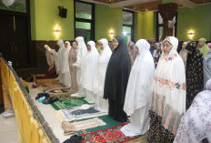 Tarawih di Masjid Agung Tegal, Wakil Wali Kota Ajak Warga Maksimalkan Ibadah Selama Ramadan